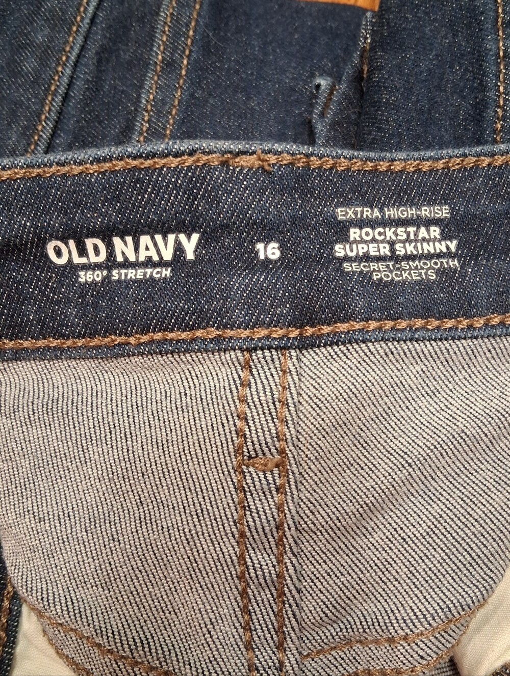 Old Navy Women's Rockstar Extra High Rise Jeans - Picture 3 of 6
